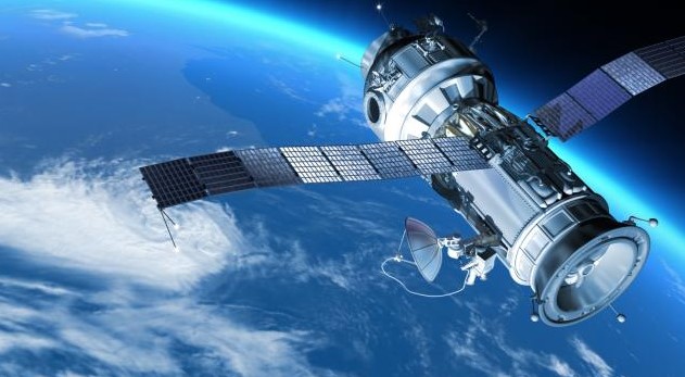 contoh alat teknologi komunikasi satelit